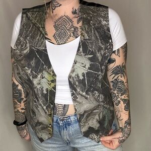 Real tree camouflage Vest